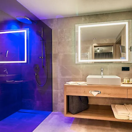 Adler Tyrol Mountain Superior Otel 4*