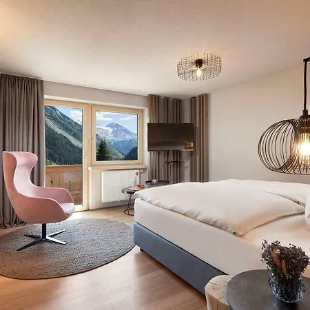 מלון Adler Tyrol Mountain Superior 4*
