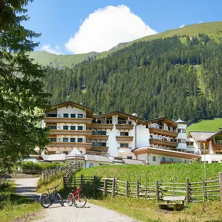 Adler Tyrol Mountain Superior מלון טוקס
